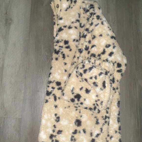 CHEETAH Print Fleece button up Sweater - Picture 5 of 8